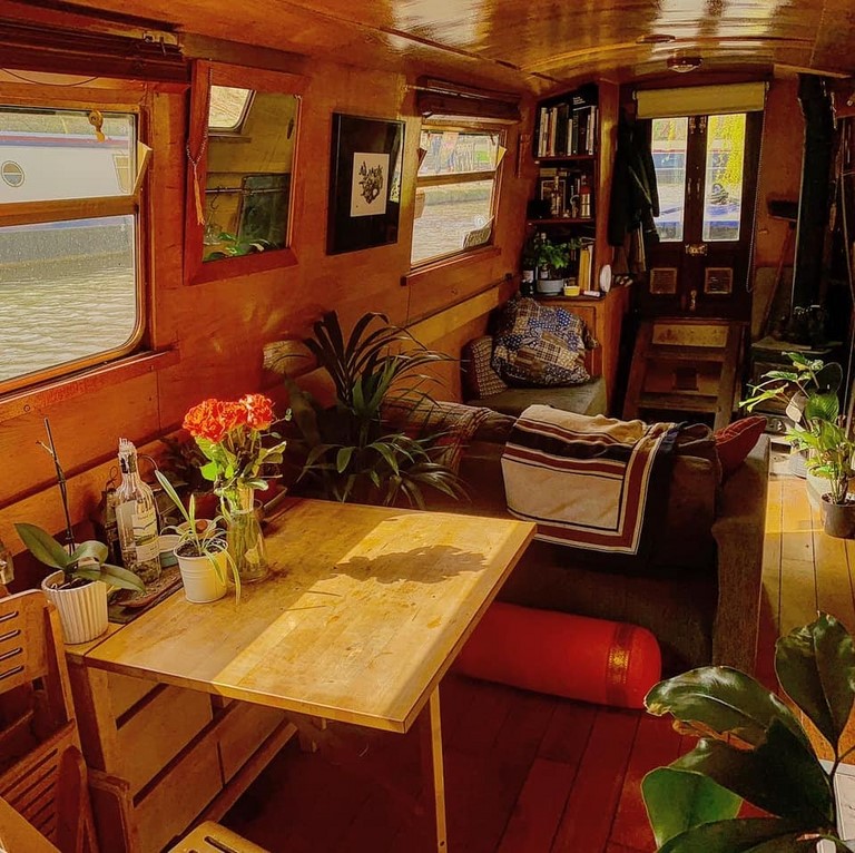 Shared narrow boat Jamacia Farewell