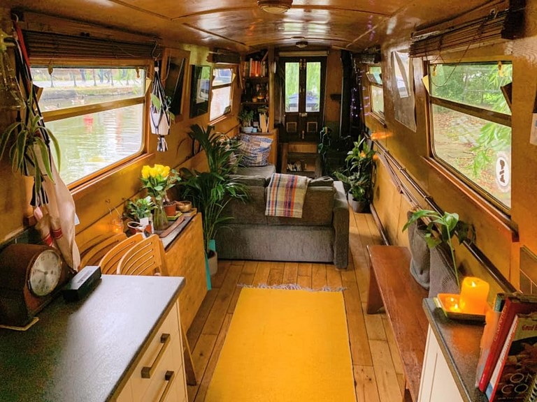 Shared narrow boat Jamacia Farewell