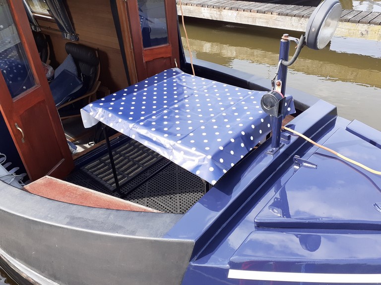 Shared narrow boat Zenith