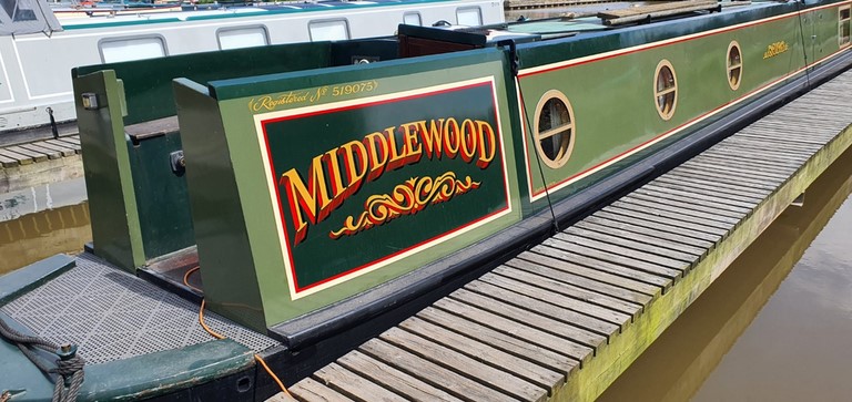 Shared narrow boat Middlewood