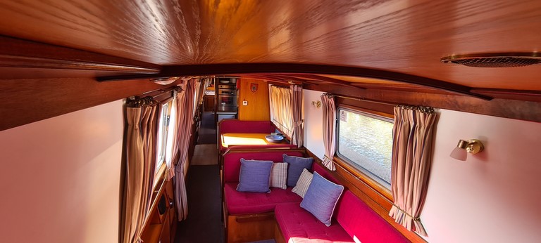 Shared narrow boat Explorer