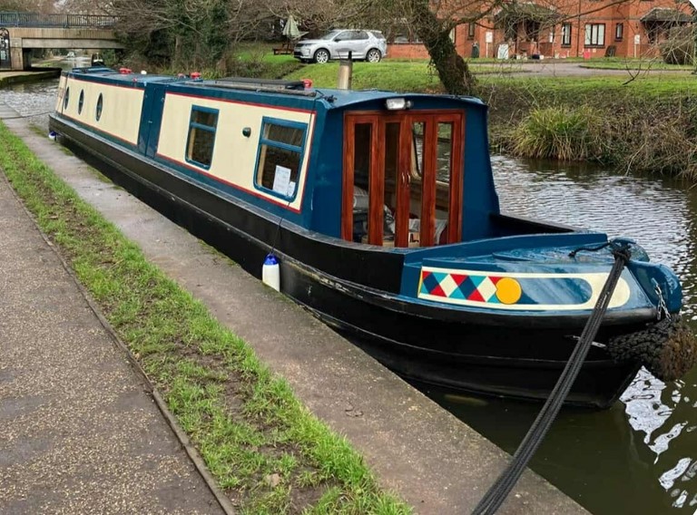 Shared narrow boat Farndon 2