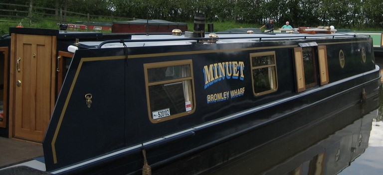 Shared narrow boat Minuet