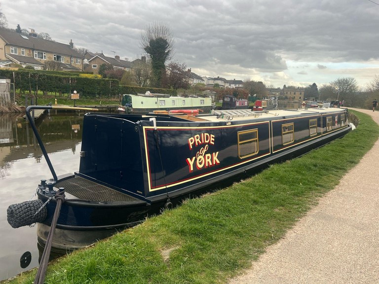Shared narrow boat Pride Of York
