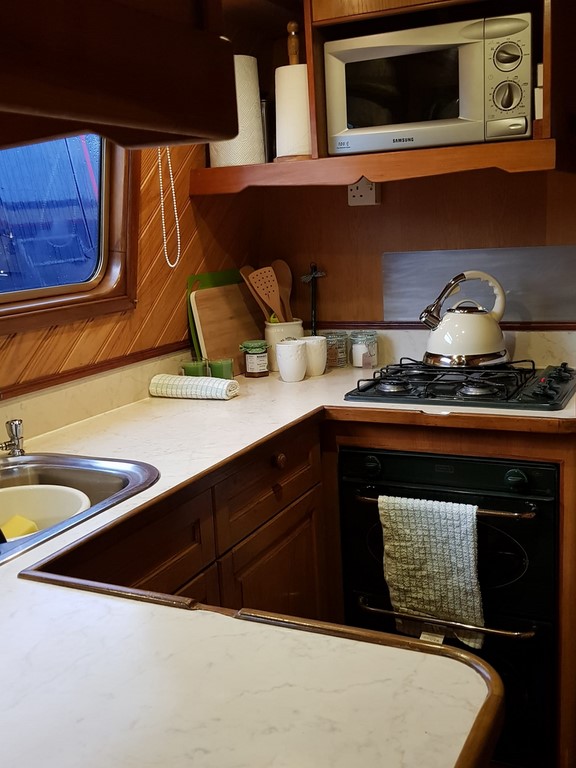Shared narrow boat Compton