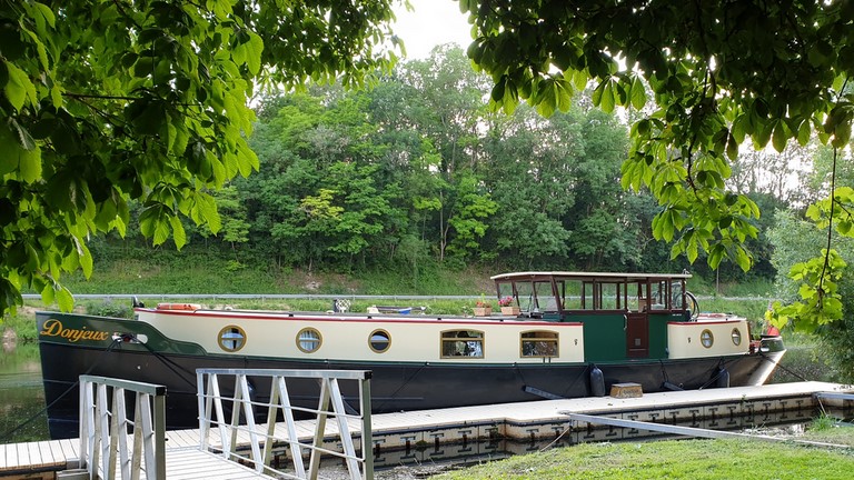 Shared barge Donjeux