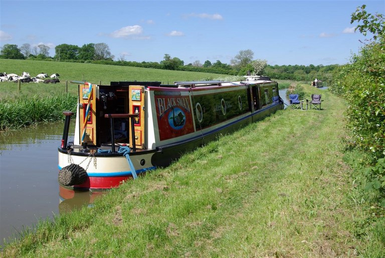 Shared narrow boat Black Swan
