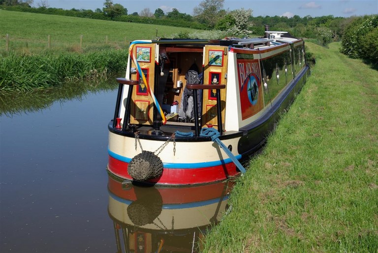 Shared narrow boat Black Swan