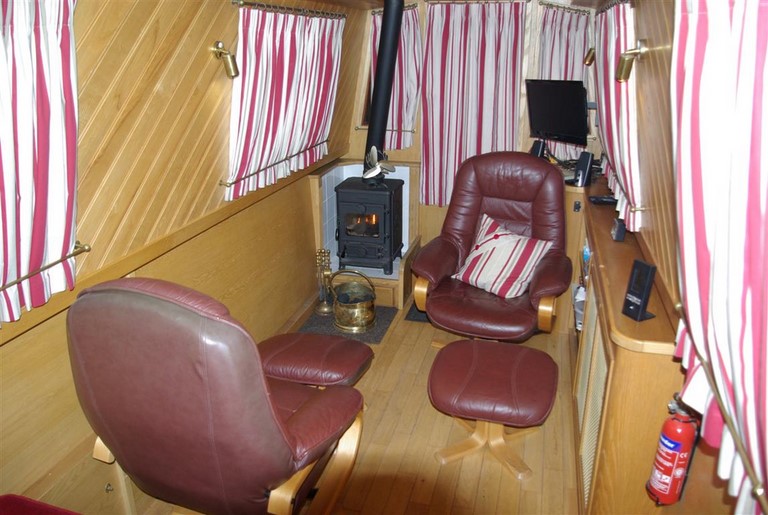 Shared narrow boat Black Swan