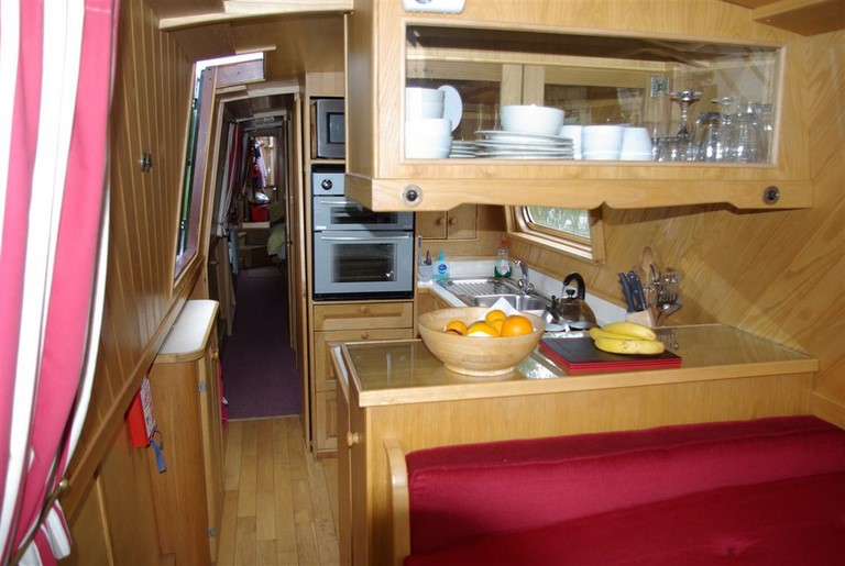 Shared narrow boat Black Swan