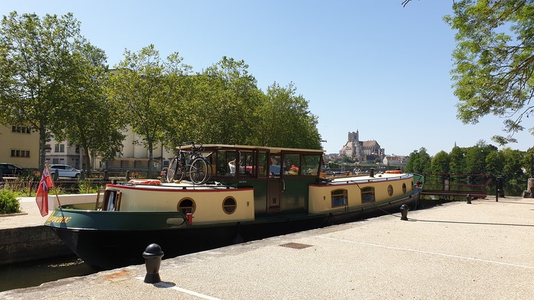 Shared barge Donjeux