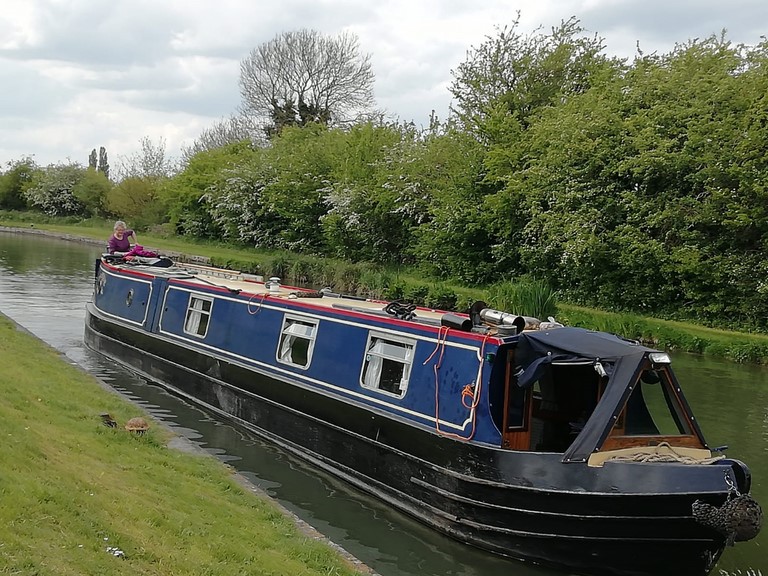 Shared narrow boat Dasque