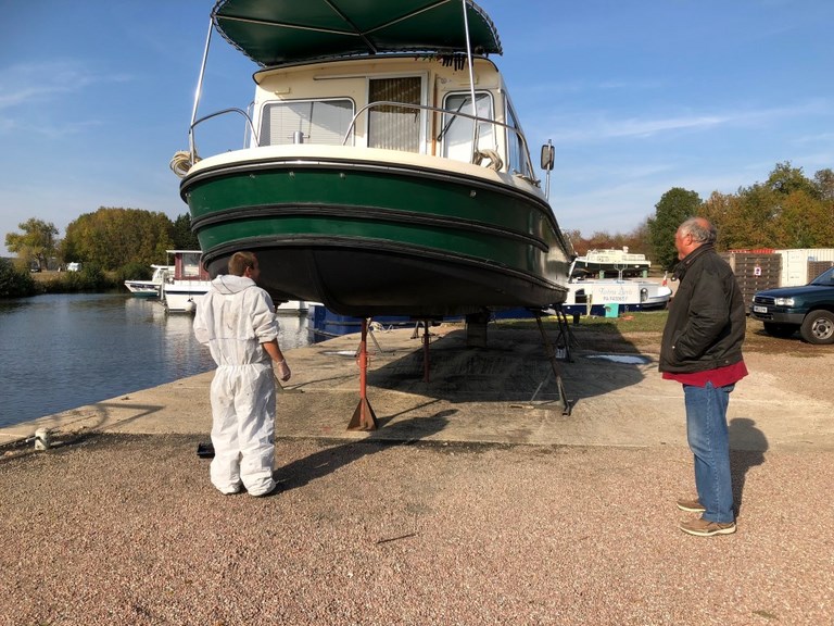 Escapade a shared boat based in France