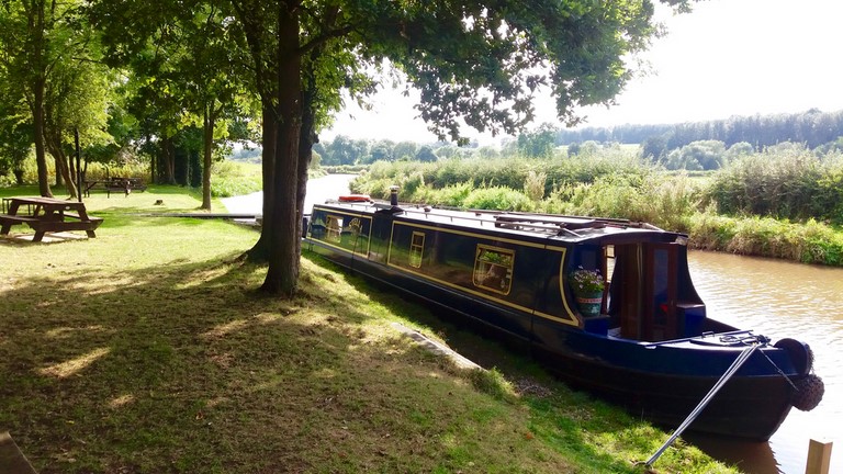 Shared narrow boat Stella
