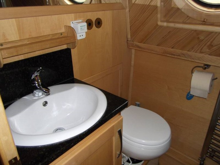 Shared narrow boat Farndon