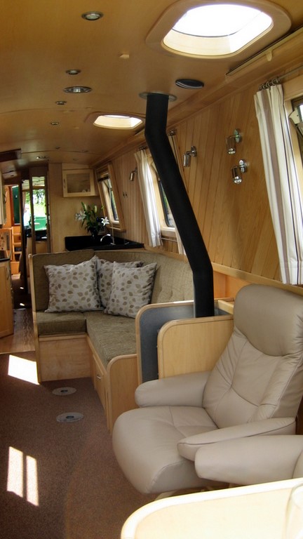 Shared narrow boat Forget Me Knot