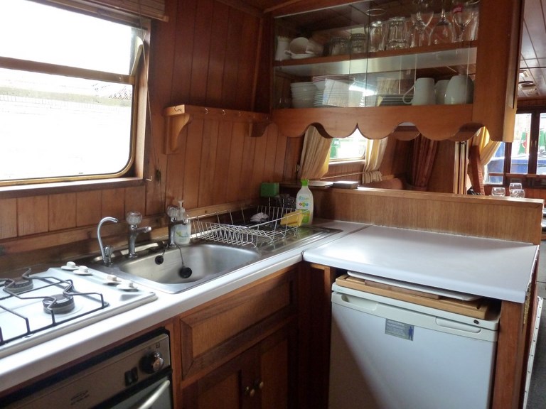 Shared narrow boat Sapphire