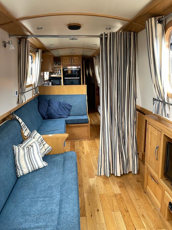 Shared narrow boat Heddwen