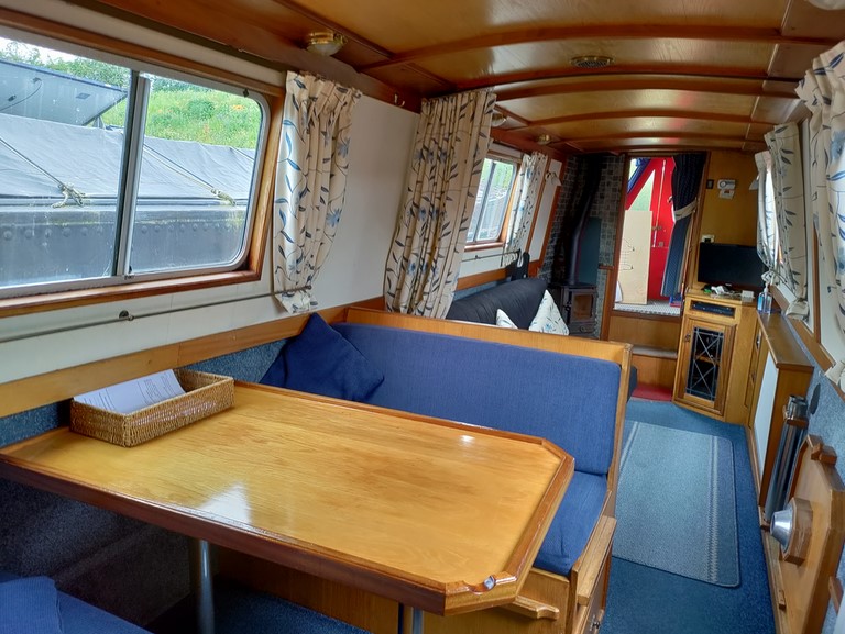 Shared narrow boat Warwick
