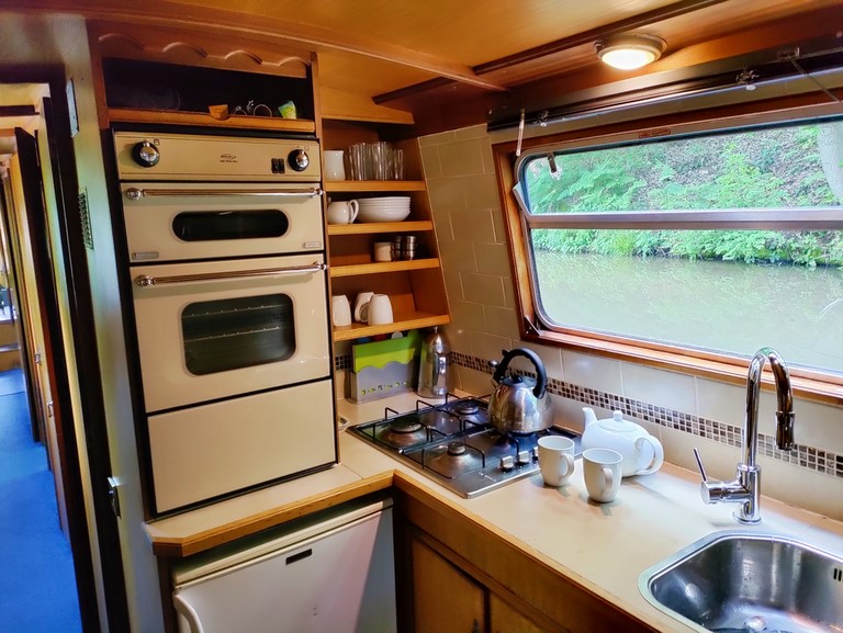 Shared narrow boat Warwick
