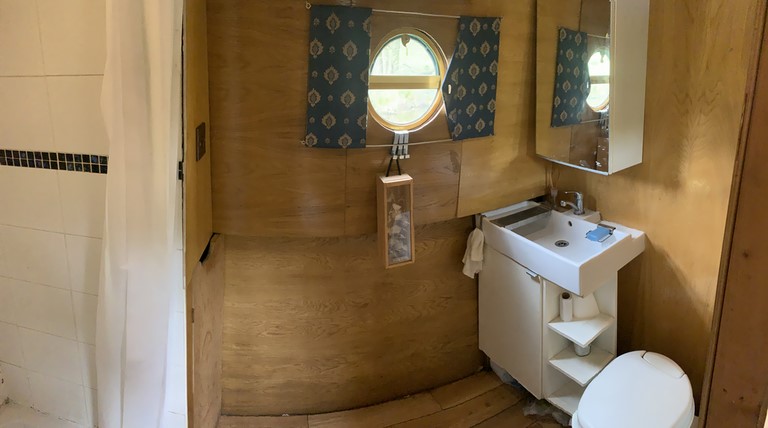 Shared narrow boat Jamacia Farewell