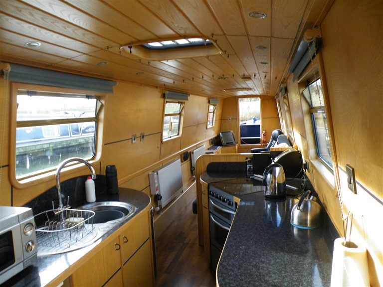 Shared narrow boat Pride Of York