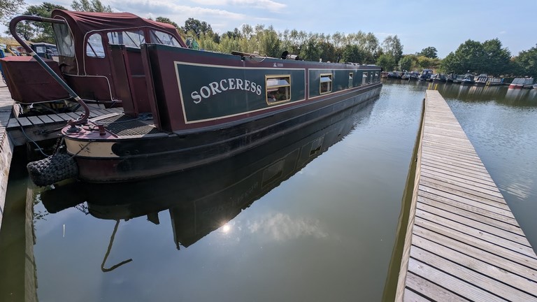Shared narrow boat Sorceress