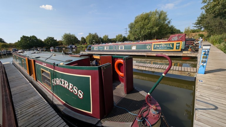 Shared narrow boat Sorceress