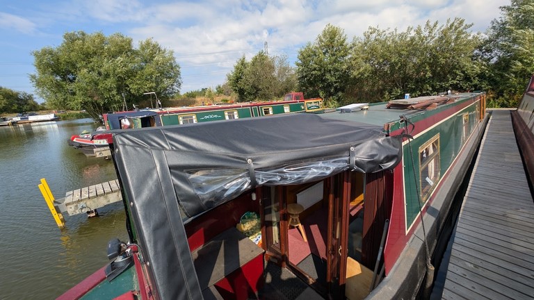 Shared narrow boat Sorceress