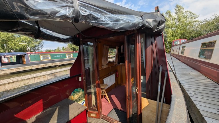 Shared narrow boat Sorceress