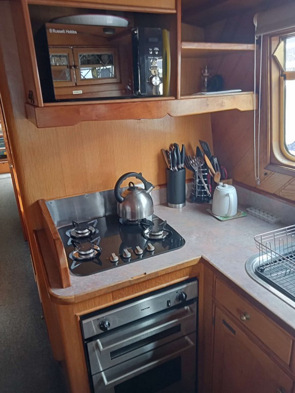 Shared narrow boat Inglewood