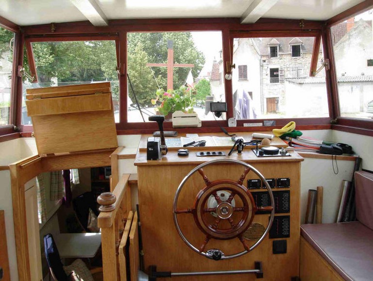 Shared barge Donjeux