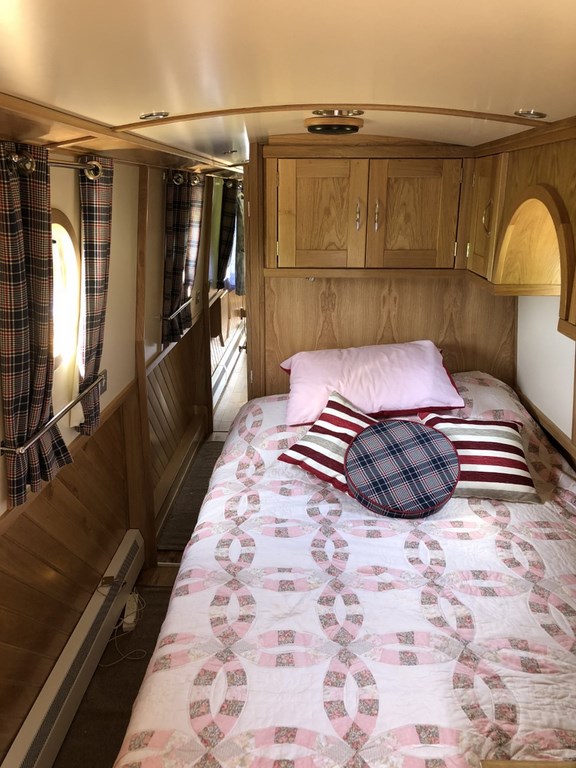 Shared narrow boat Skylark