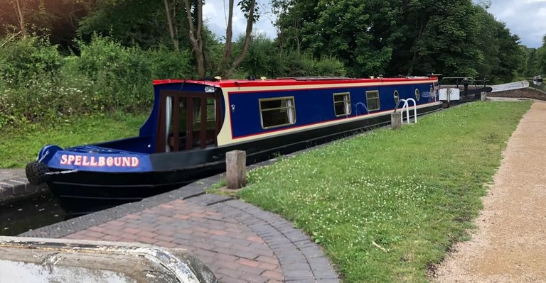Shared narrow boat Spellbound