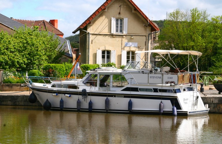 Shared cruiser based in France, Silver Steel