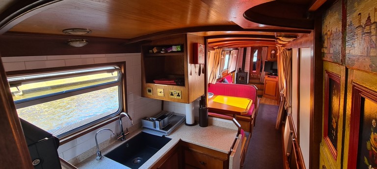 Shared narrow boat Explorer