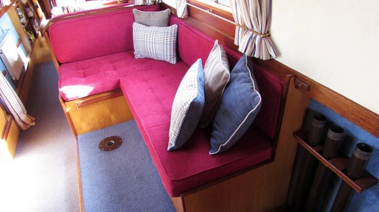 Shared narrow boat Explorer