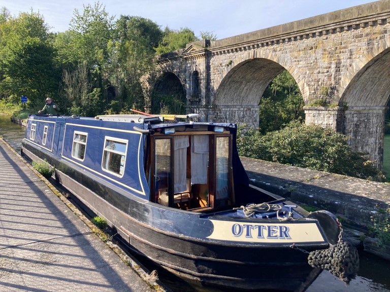 Shared narrow boat Otter