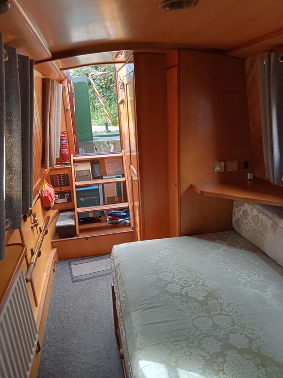 Shared narrow boat Inglewood