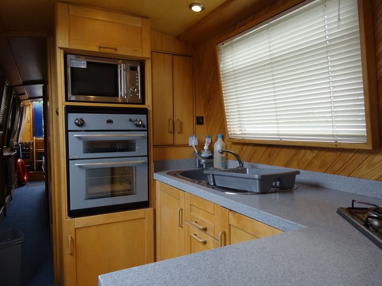 Shared narrow boat Yelvertoft