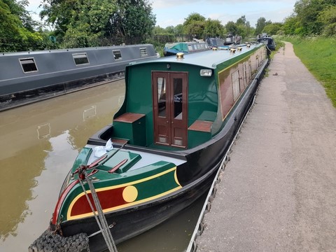 Shared narrow boat Chisbury