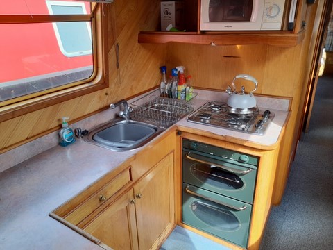 Shared narrow boat Chisbury