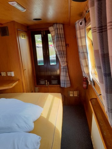 Shared narrow boat Chisbury
