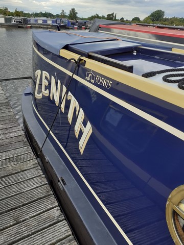 Shared narrow boat Zenith