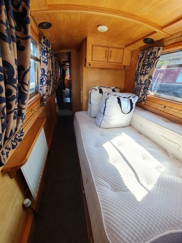 Shared narrow boat Castleber