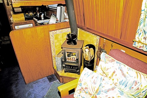 Shared narrow boat Orchid