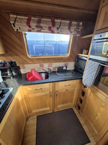 Shared narrow boat Adagio