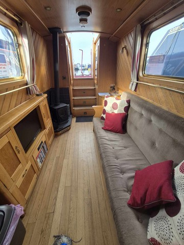 Shared narrow boat Adagio