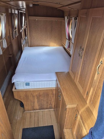 Shared narrow boat Adagio