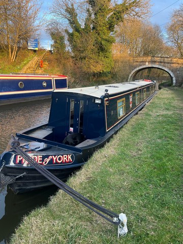 Shared narrow boat Pride Of York